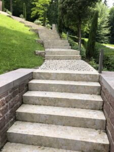 Steinreinigung saubere Treppenstufen Fränkischer Stein